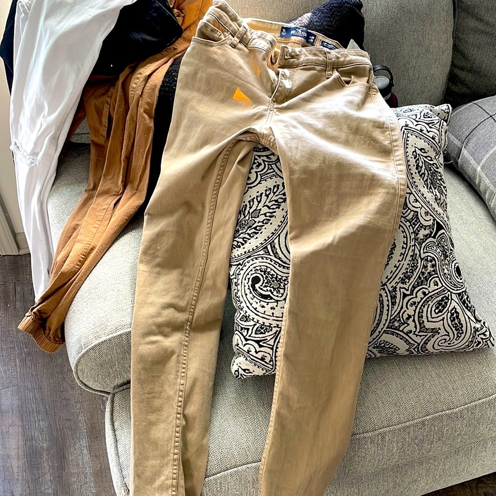 Low-rise, super skinny jeans